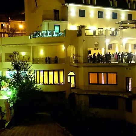 Hotel Sette E Mezzo 3*