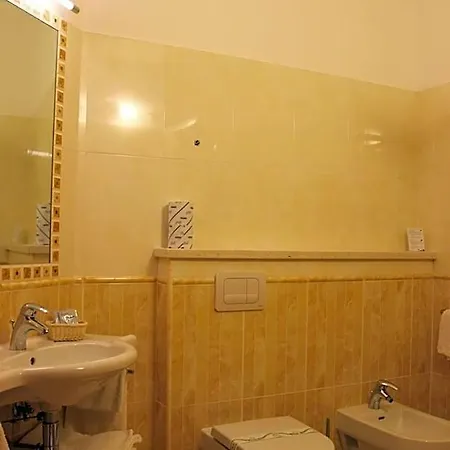 Hotel Sette E Mezzo 3*